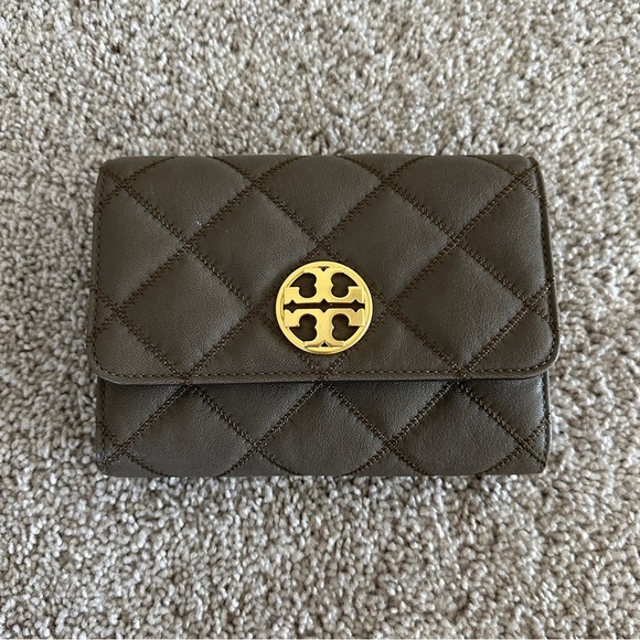 Tory Burch— Quilted Leather Wallet Cross body